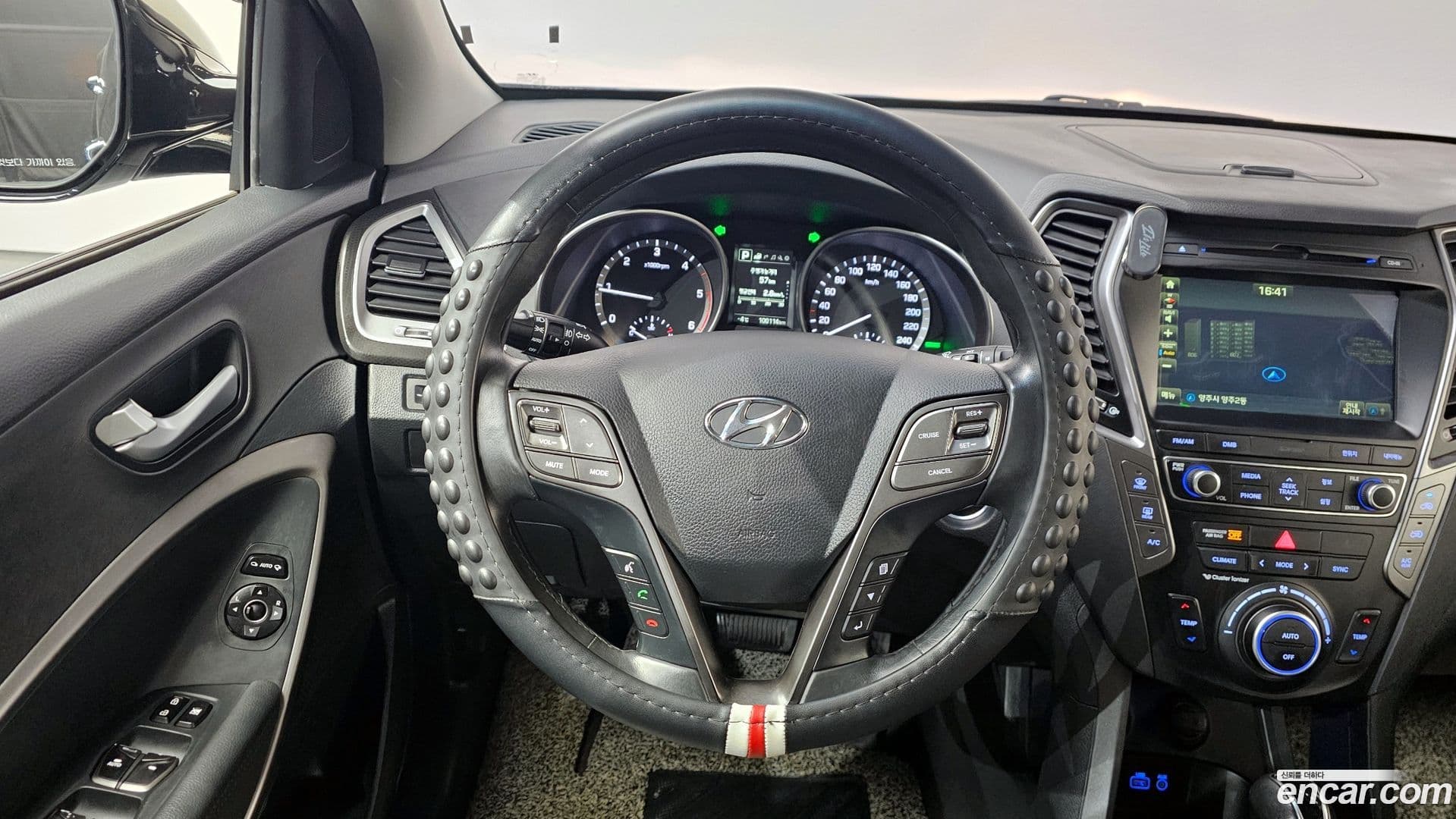 Main__Slider__Photo:Santafe Hyundai 2016.1-12