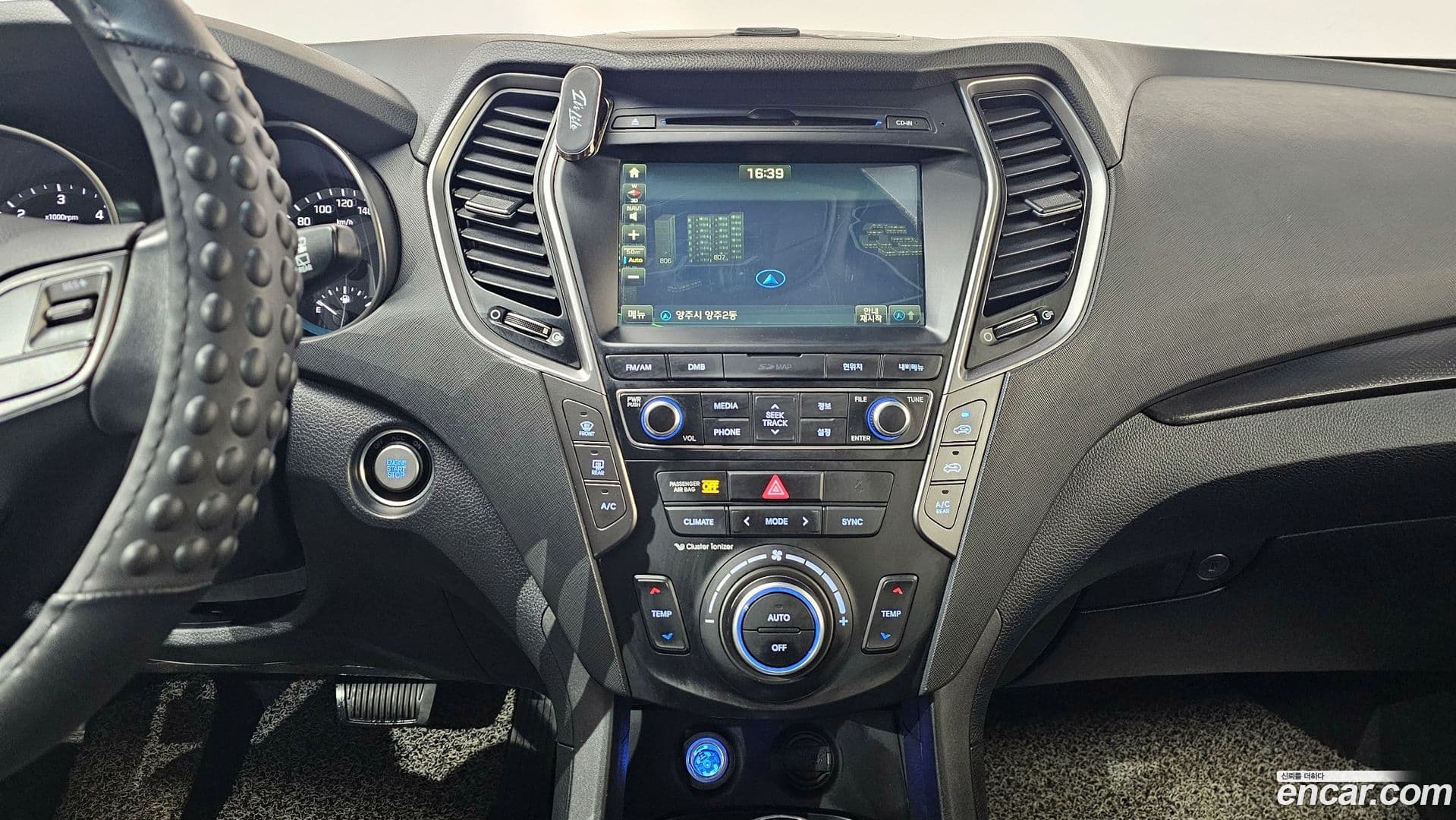 Main__Slider__Photo:Santafe Hyundai 2016.1-14