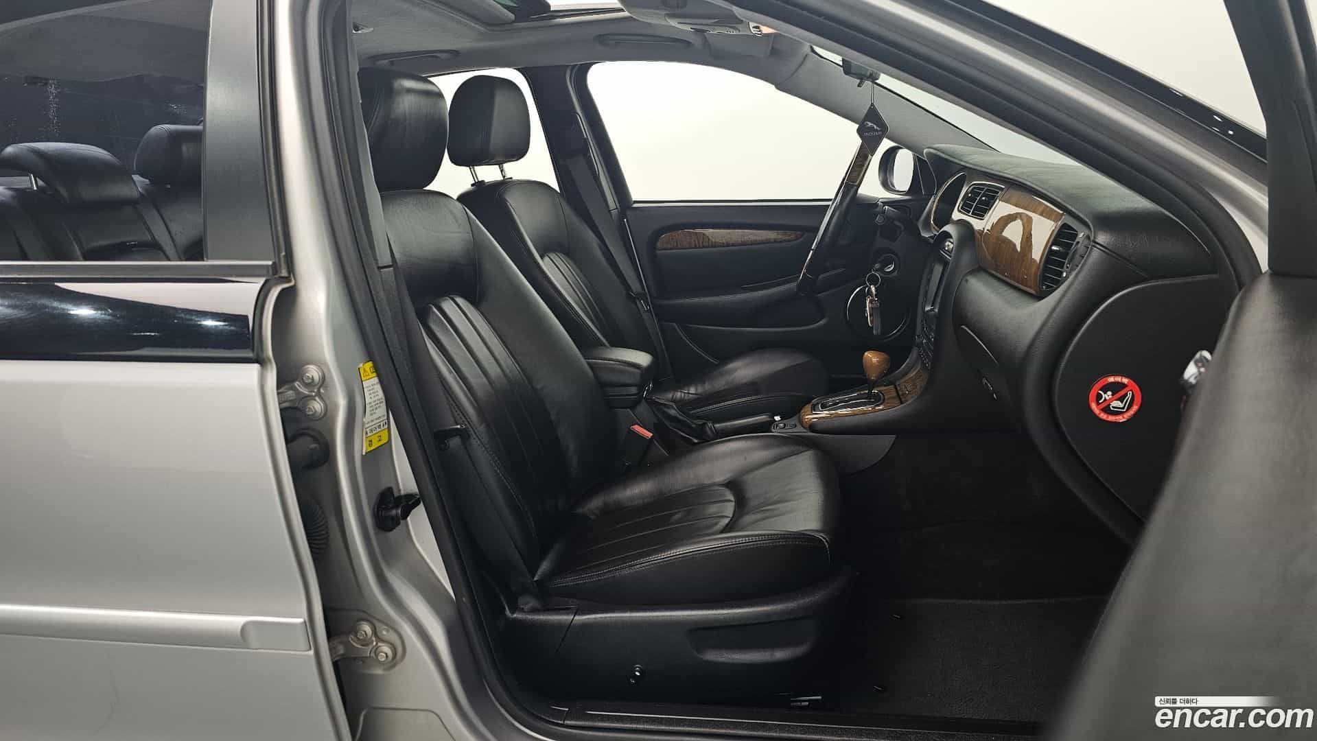 X-TYPE Jaguar 2006.0-INNER-010