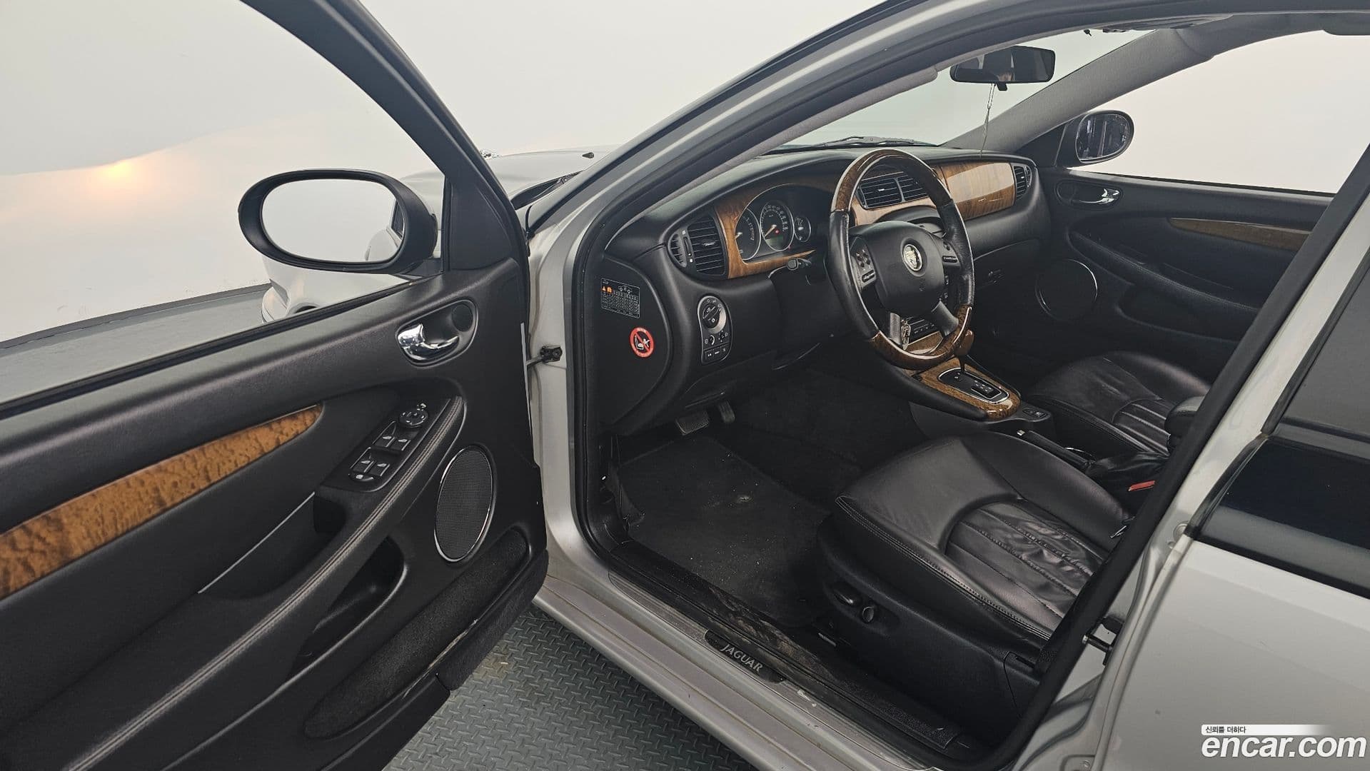 Main__Slider__Photo:X-TYPE Jaguar 2006.0-10