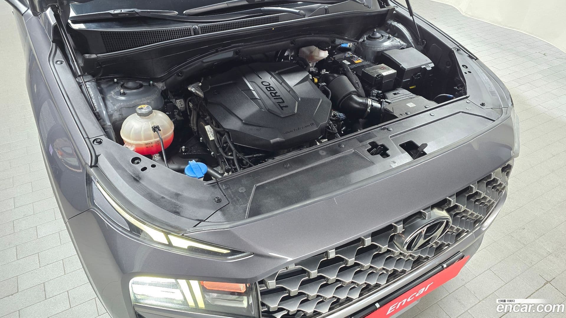 Main__Slider__Photo:Santafe Hyundai 2022.2-5