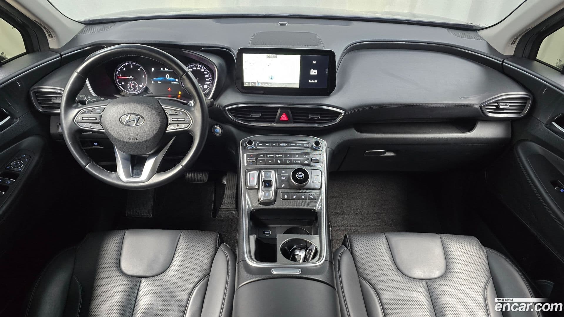 Main__Slider__Photo:Santafe Hyundai 2022.2-6