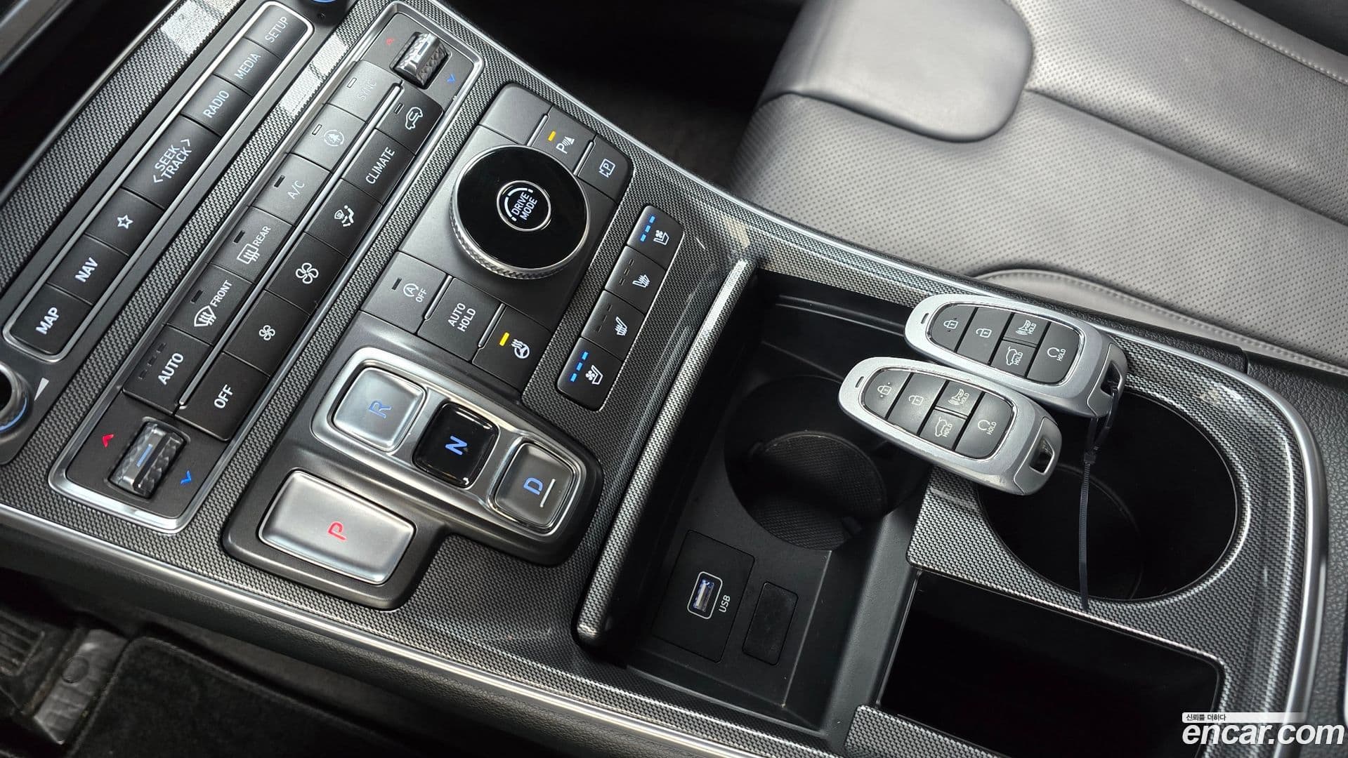 Main__Slider__Photo:Santafe Hyundai 2022.2-8