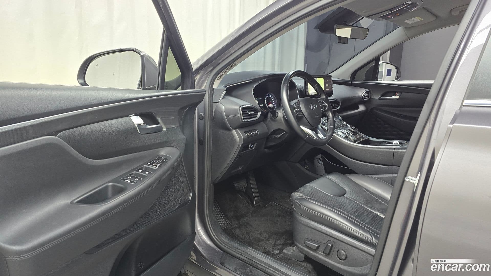 Main__Slider__Photo:Santafe Hyundai 2022.2-9