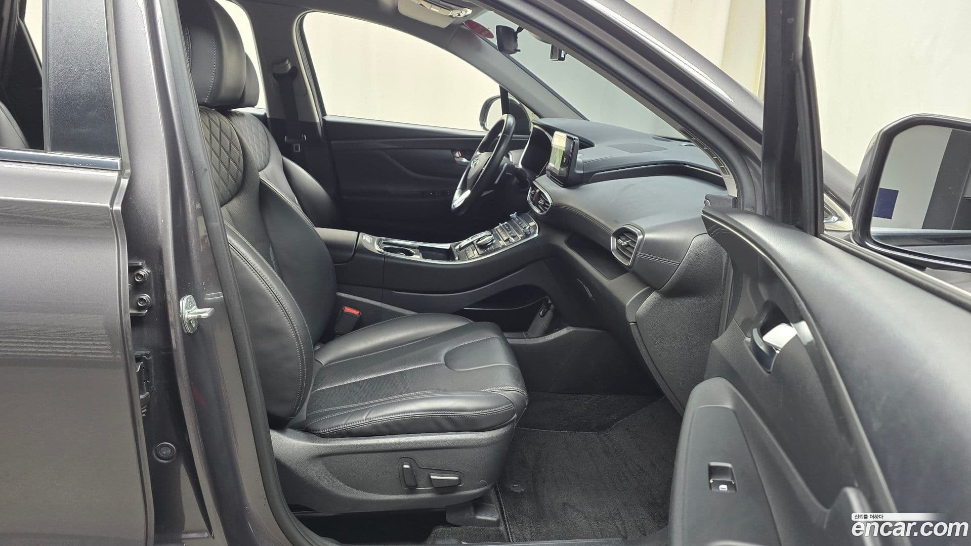 Main__Slider__Photo:Santafe Hyundai 2022.2-10