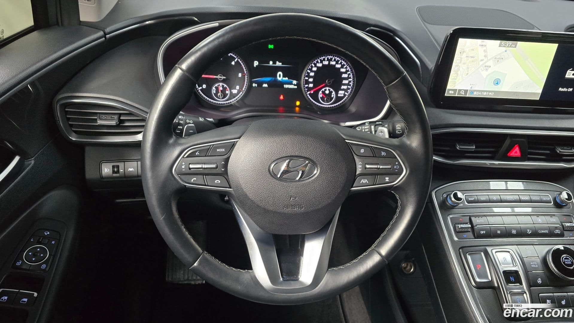 Main__Slider__Photo:Santafe Hyundai 2022.2-12