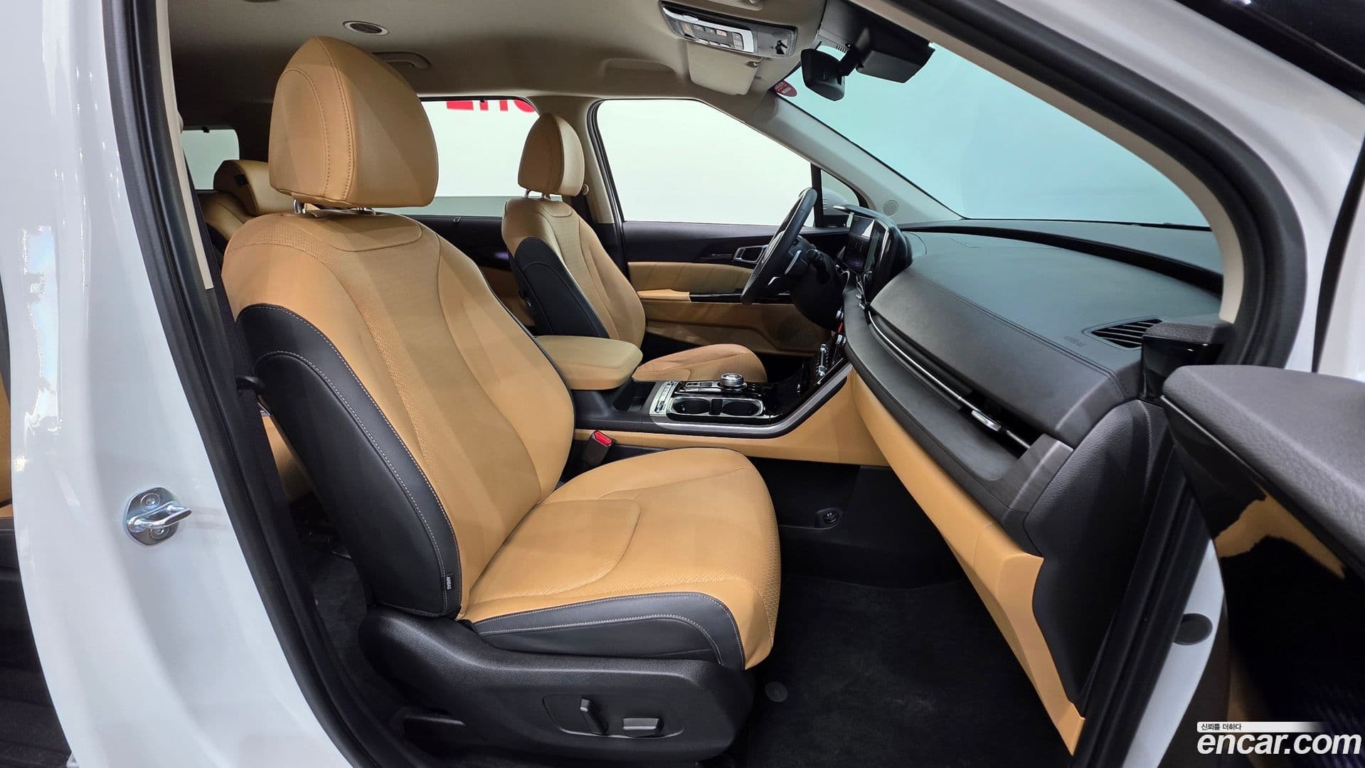 Main__Slider__Photo:Canival Kia 2023.1-9