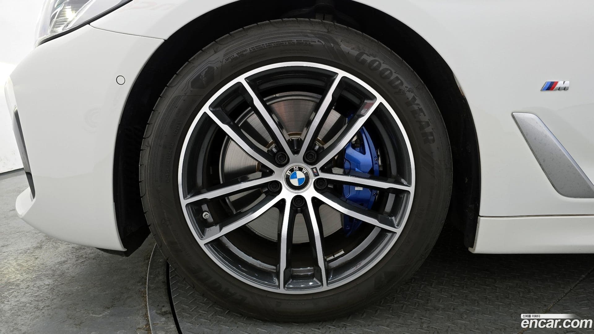 Main__Slider__Photo:5-Series BMW 2023.1-4