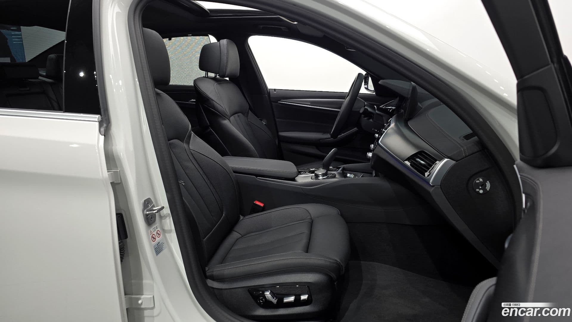 Main__Slider__Photo:5-Series BMW 2023.1-9