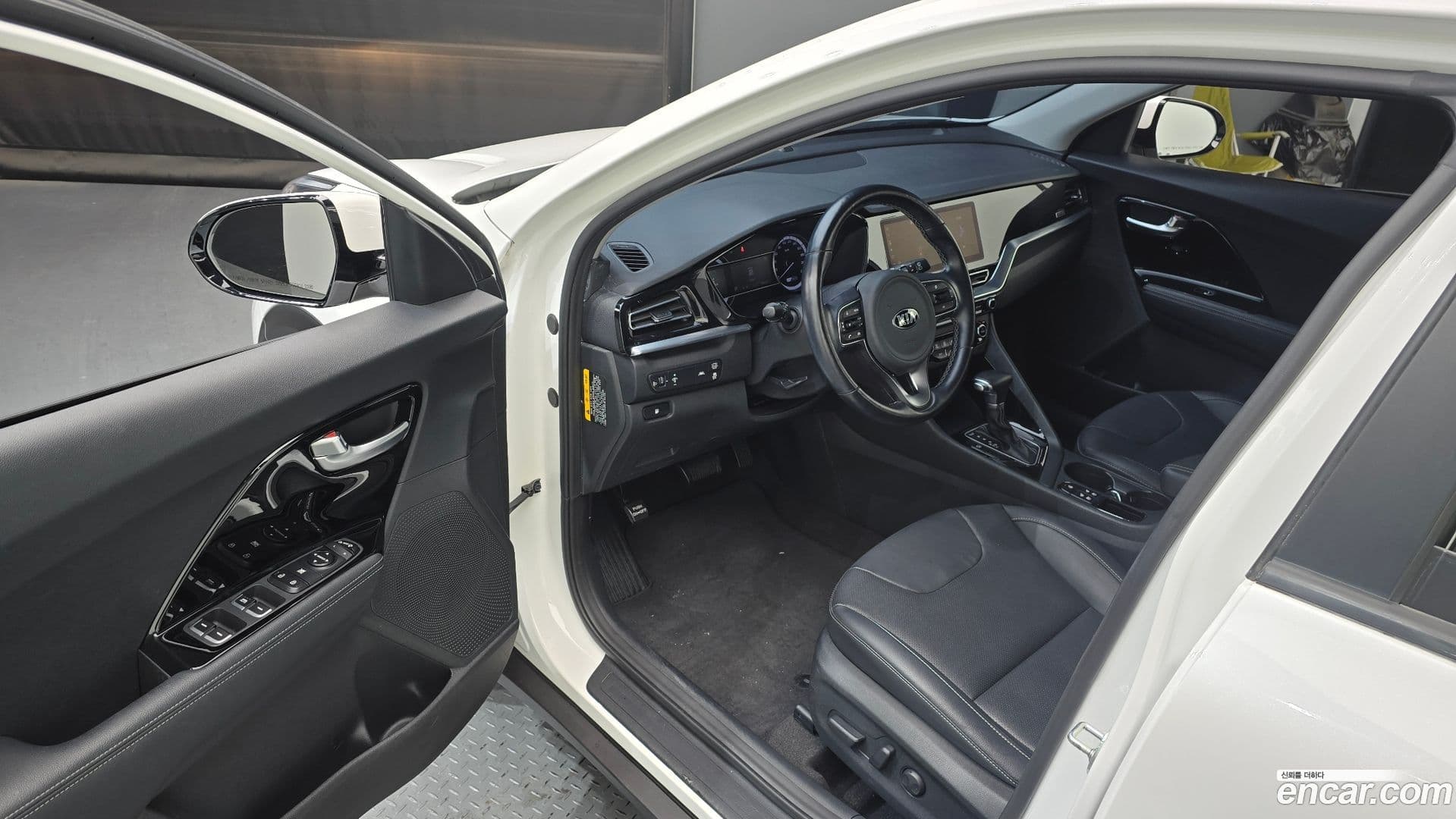 Main__Slider__Photo:Niro Kia 2020.7-9