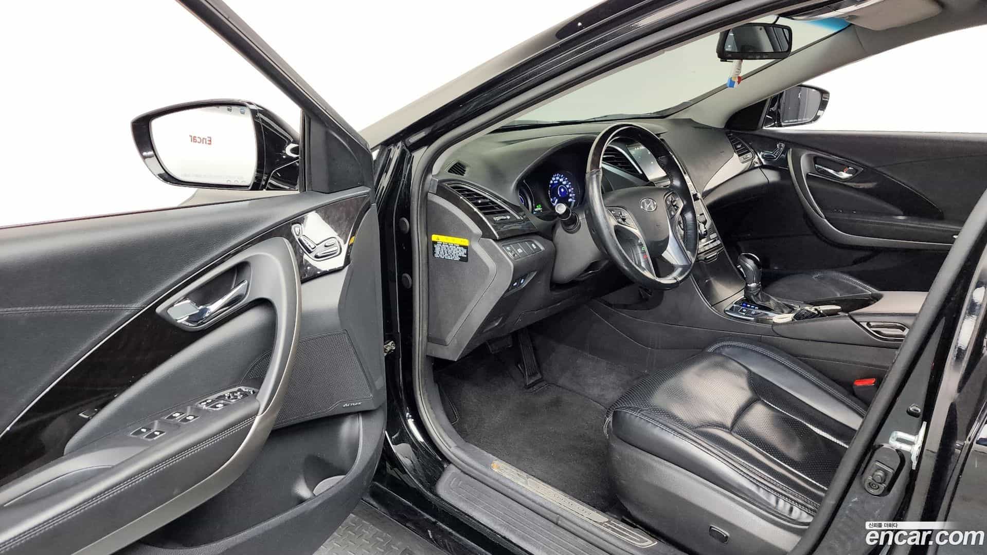 Grandeur Hyundai 2016.0-INNER-010