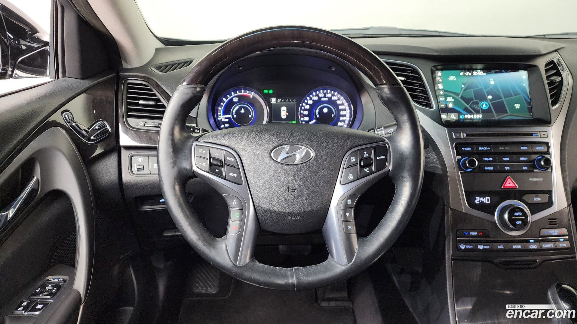 Main__Slider__Photo:Grandeur Hyundai 2016.0-12