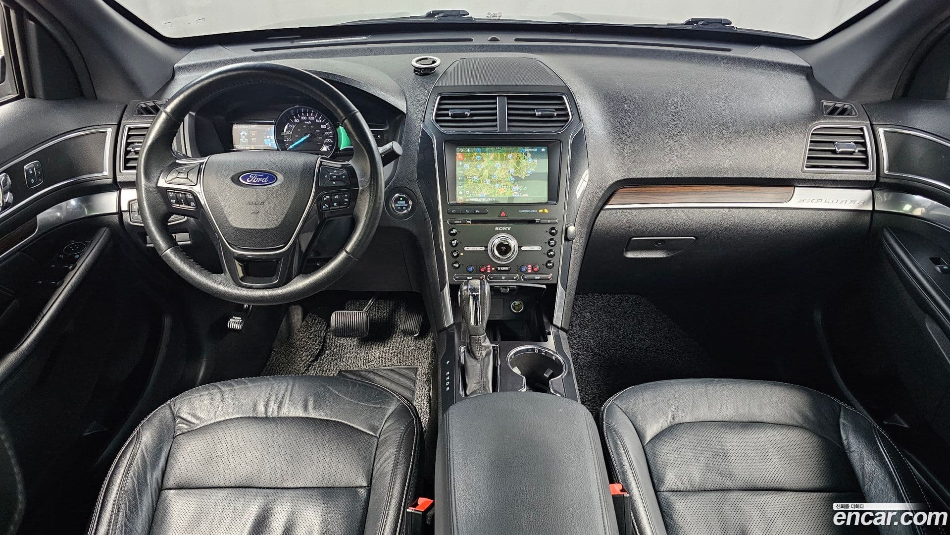 Main__Slider__Photo:Explorer Ford 2018.7-6