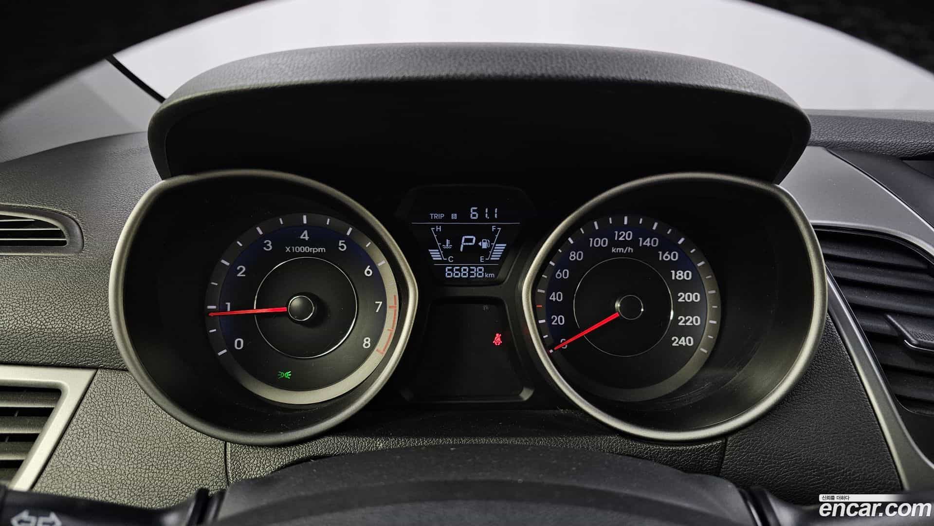 AVANTE Hyundai 2014.6-INNER-008