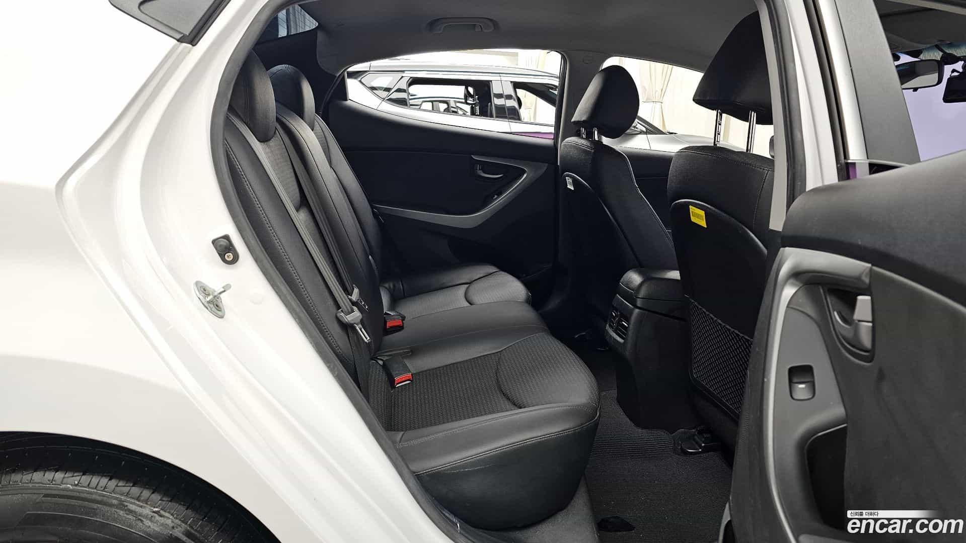 AVANTE Hyundai 2014.6-OPTION-016