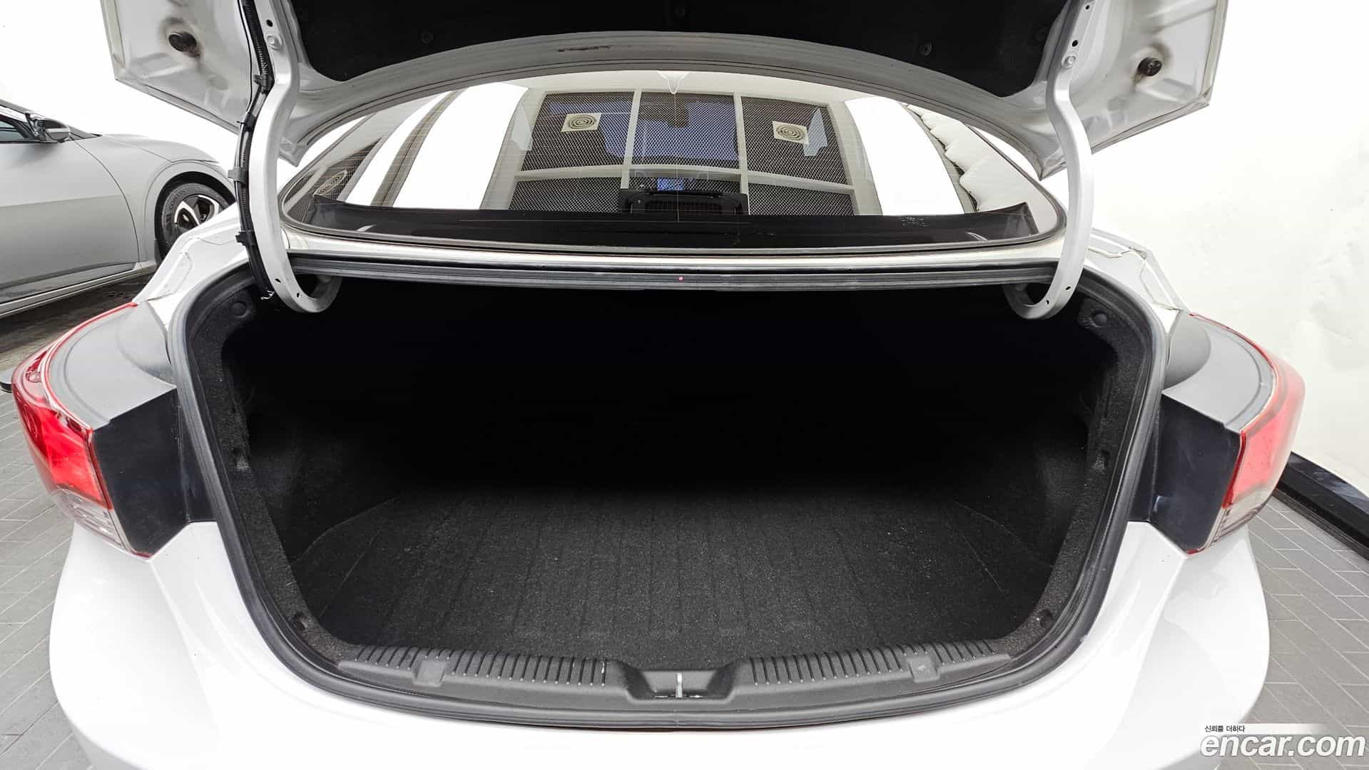 AVANTE Hyundai 2014.6-OPTION-024