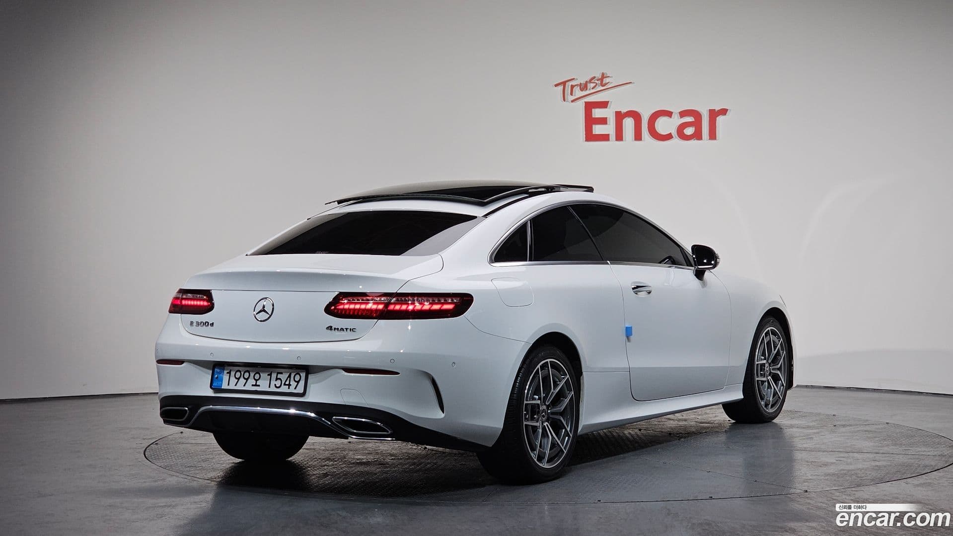 Main__Slider__Photo:E-Class Mercedes-Benz 2022.7-1