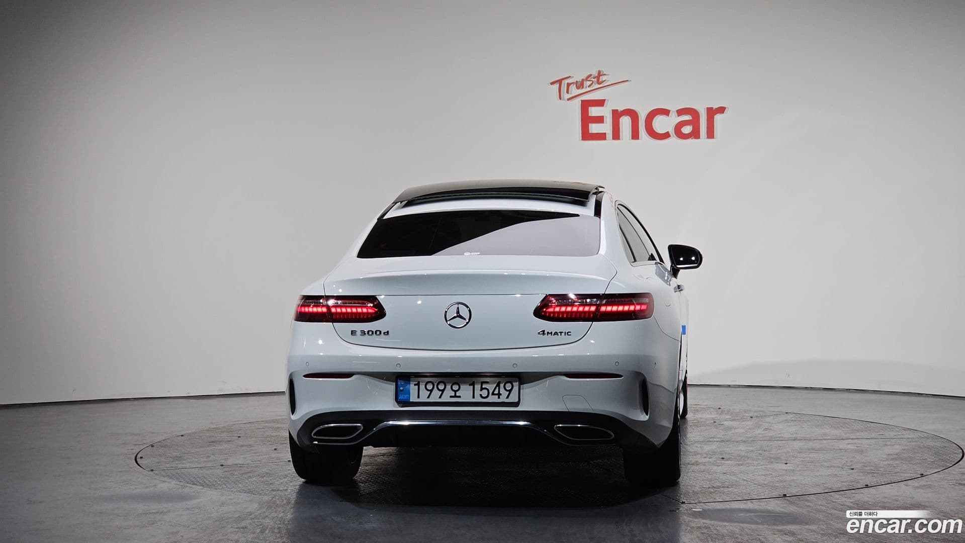 Main__Slider__Photo:E-Class Mercedes-Benz 2022.7-3