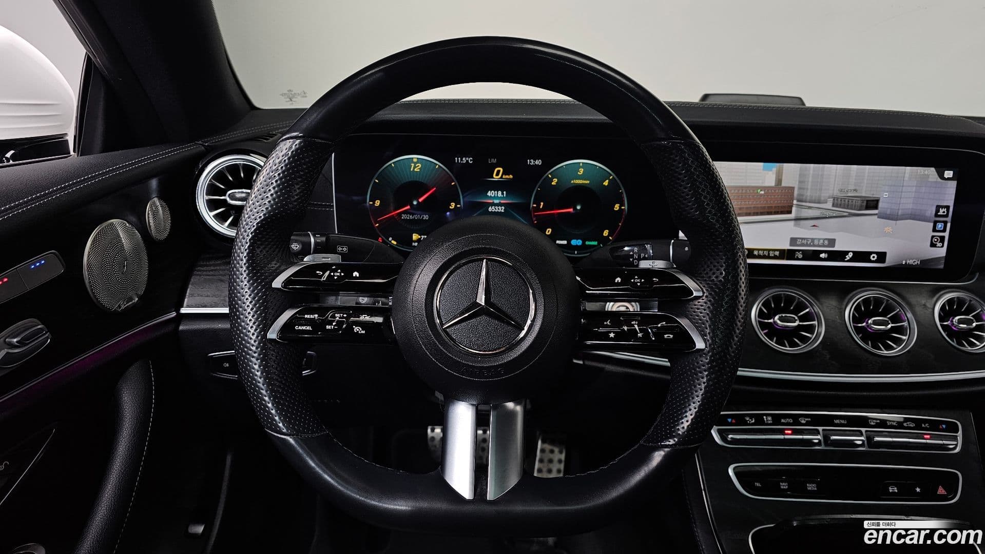 Main__Slider__Photo:E-Class Mercedes-Benz 2022.7-12
