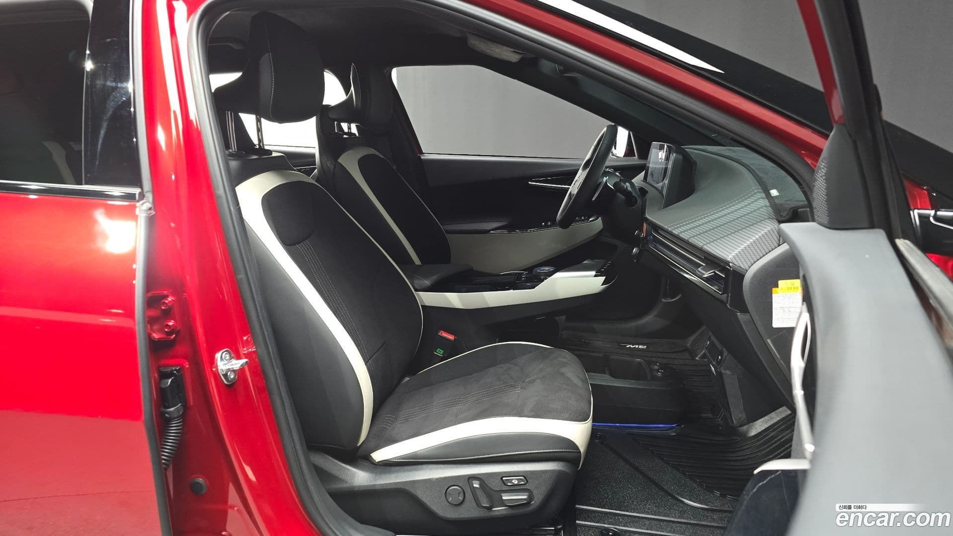 Main__Slider__Photo:EV6 Kia 2024.5-9