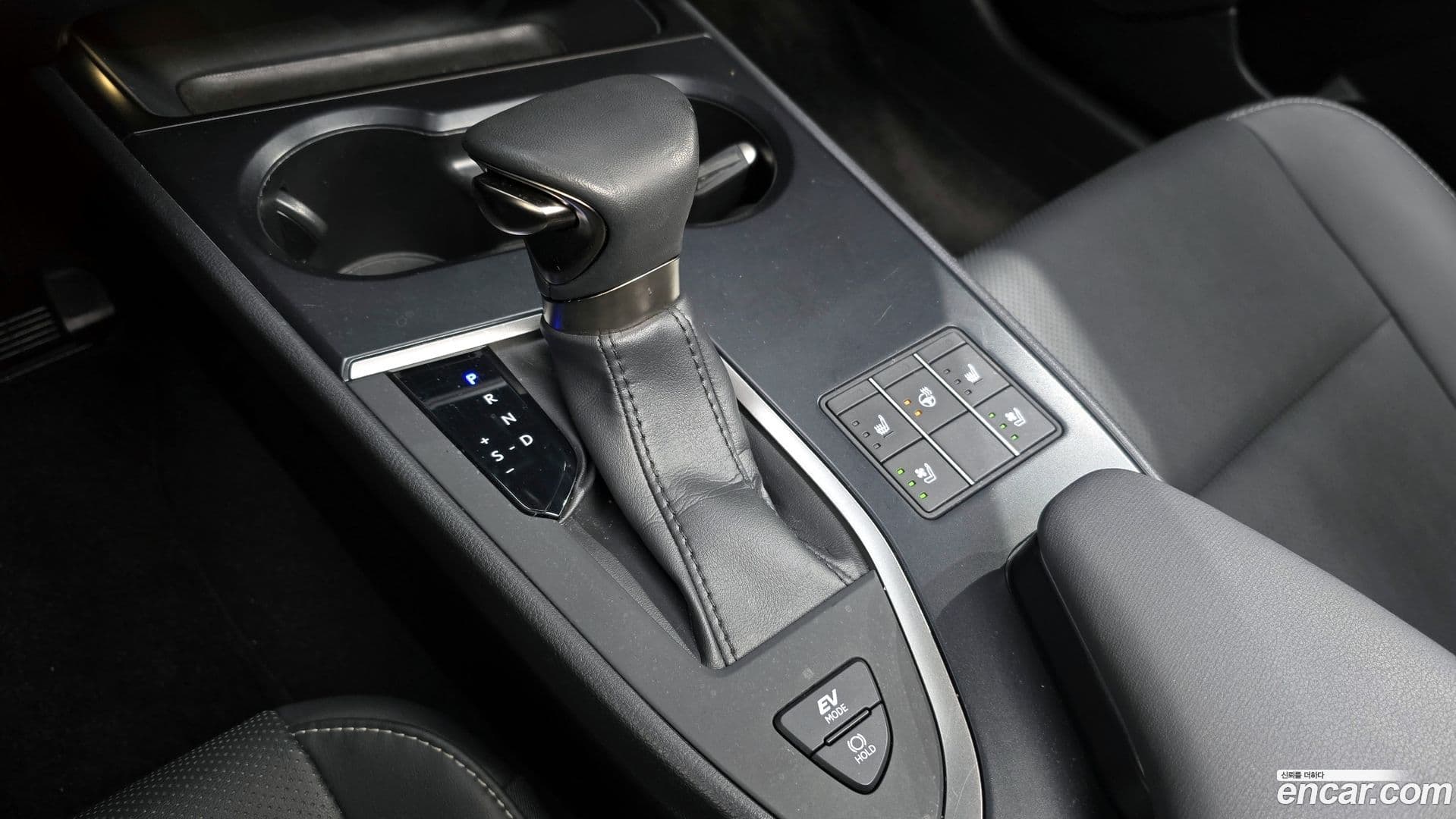 Main__Slider__Photo:UX Lexus 2023.3-8