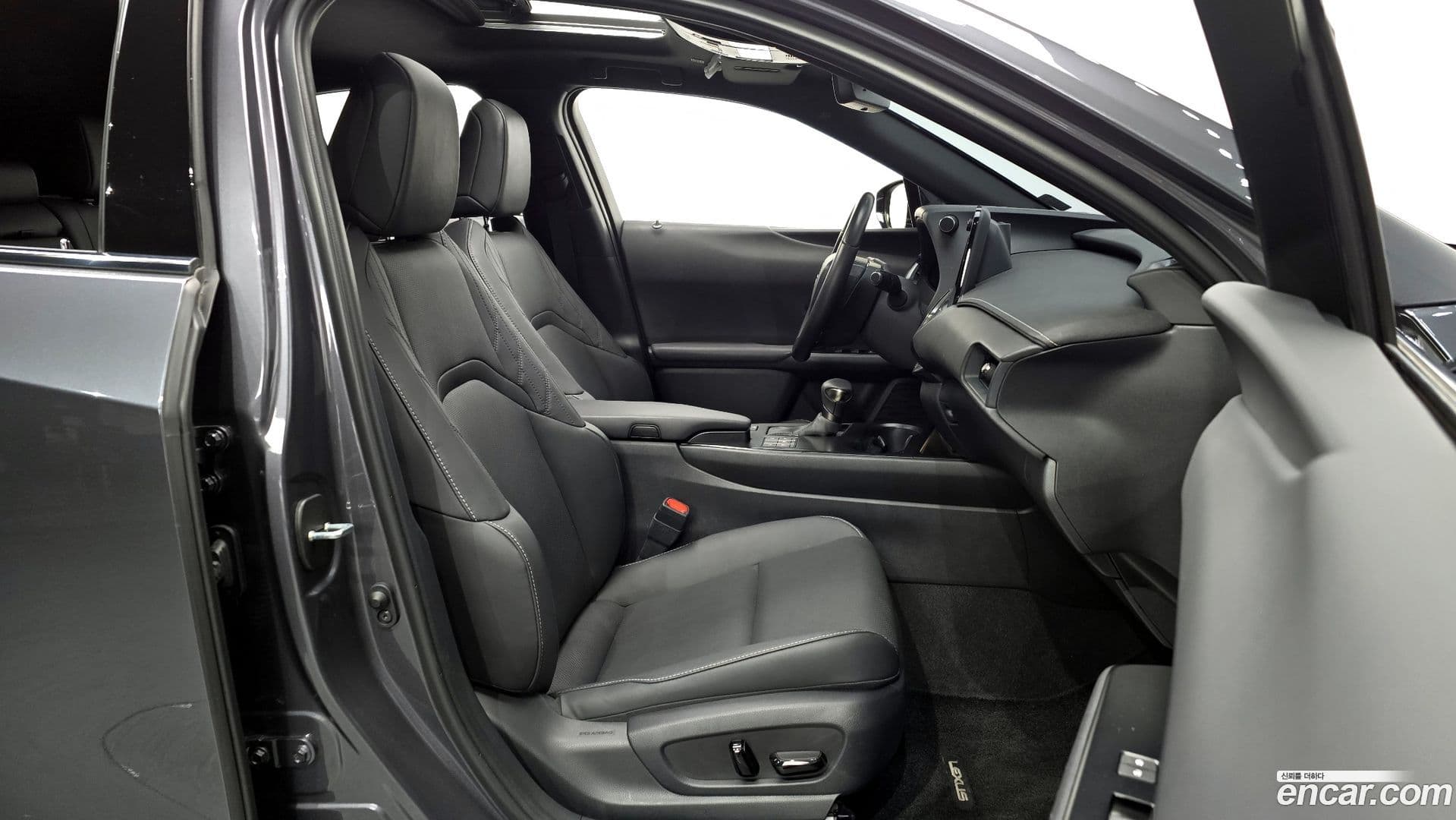 Main__Slider__Photo:UX Lexus 2023.3-9