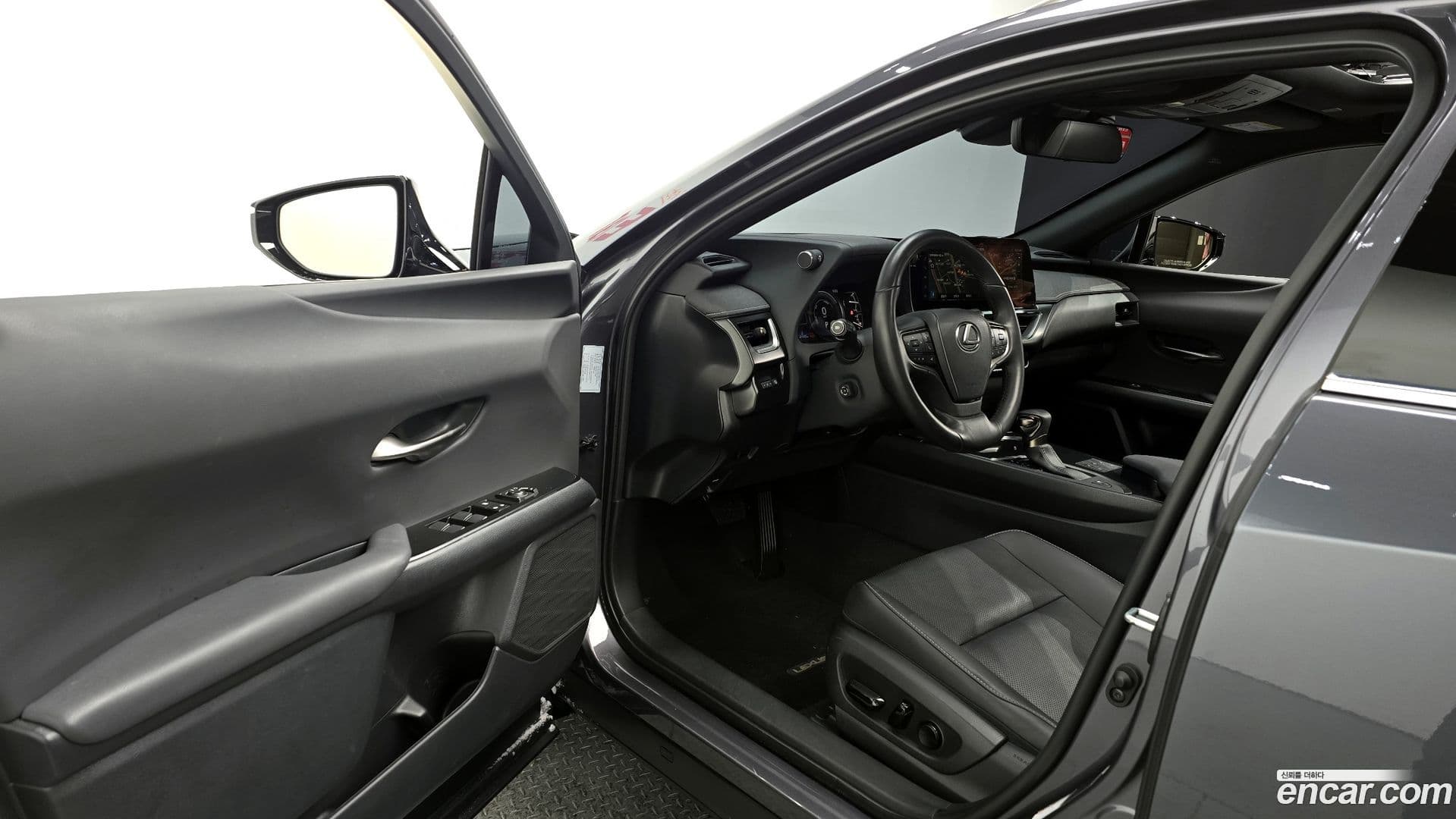 Main__Slider__Photo:UX Lexus 2023.3-10