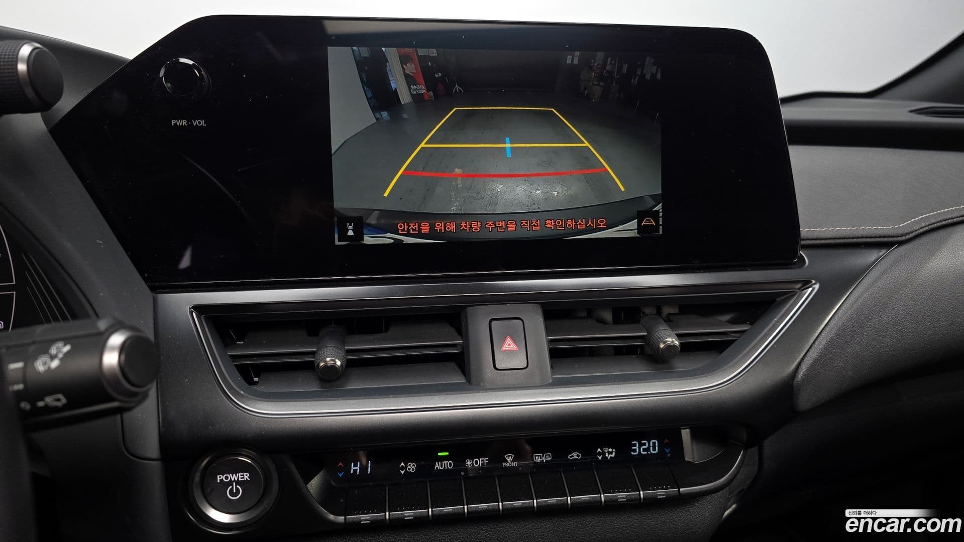 Main__Slider__Photo:UX Lexus 2023.3-14