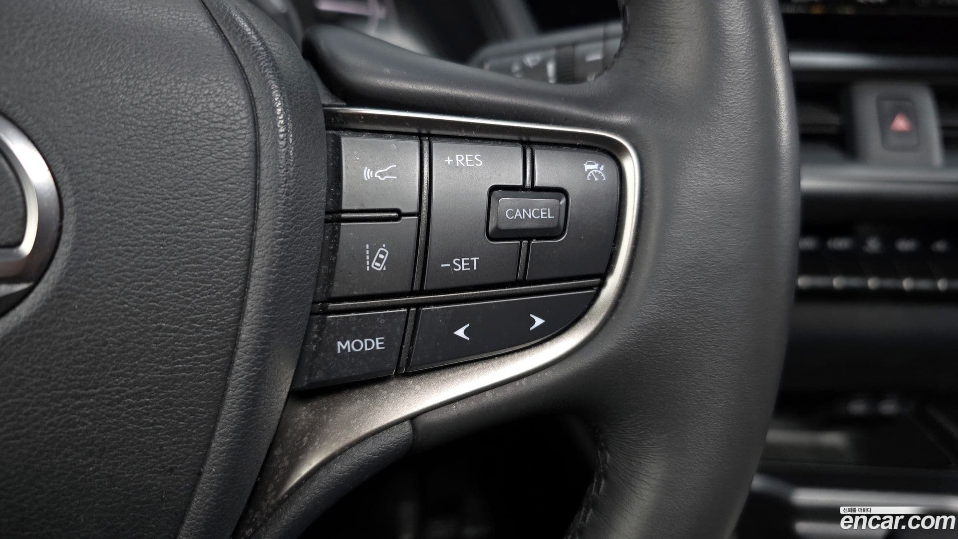 Main__Slider__Photo:UX Lexus 2023.3-15