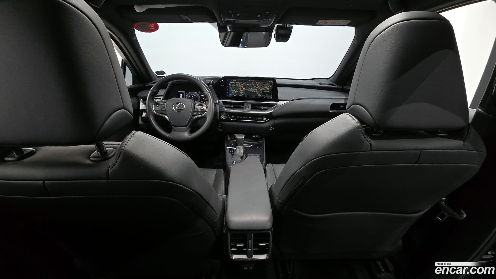 Main__Slider__Photo:UX Lexus 2023.3-18