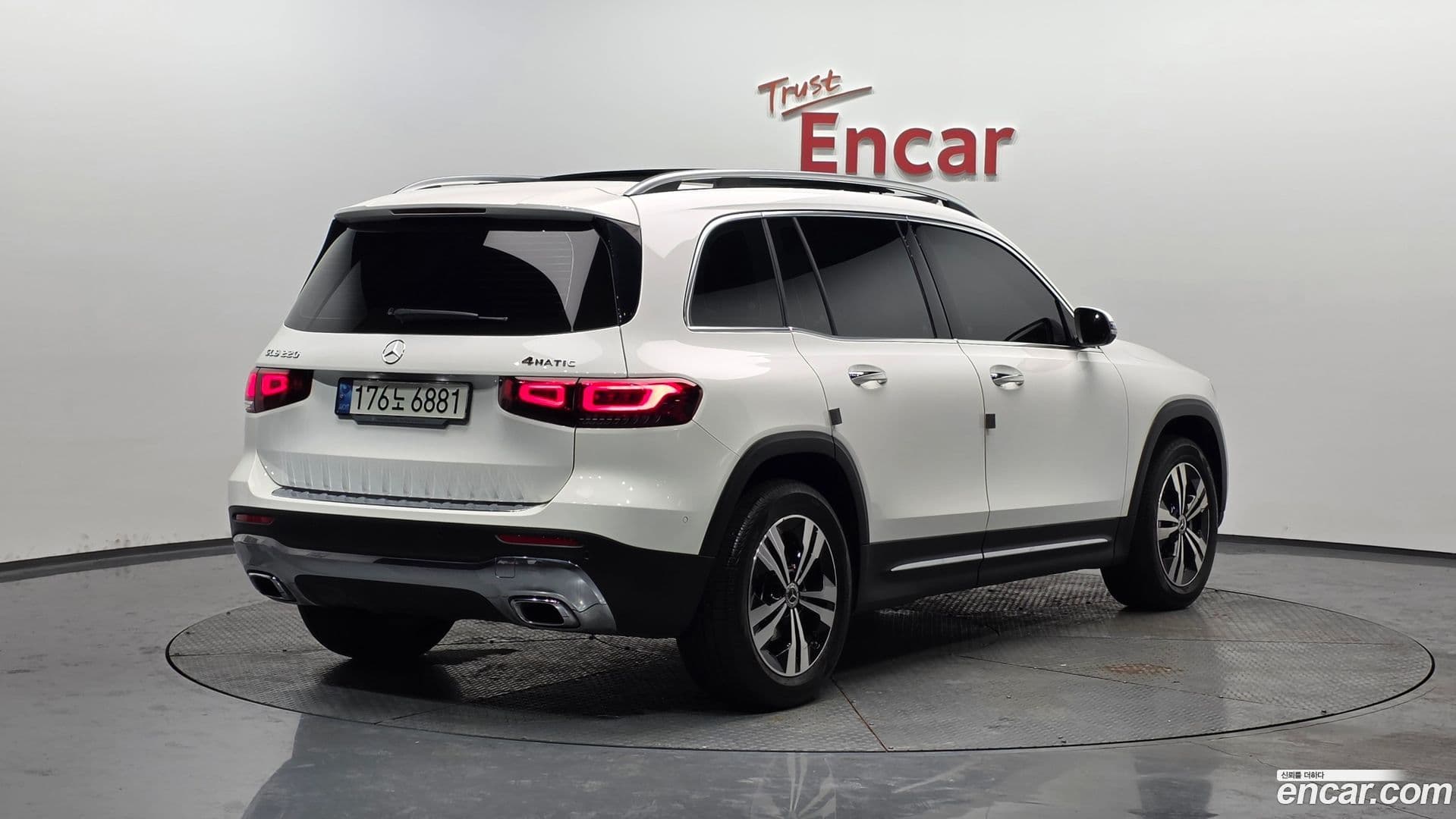 Main__Slider__Photo:GLB-Class Mercedes-Benz 2021.3-1