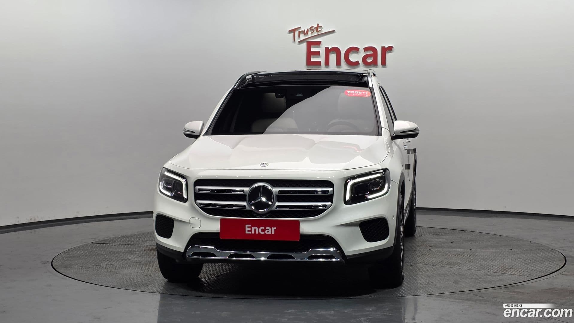 Main__Slider__Photo:GLB-Class Mercedes-Benz 2021.3-2