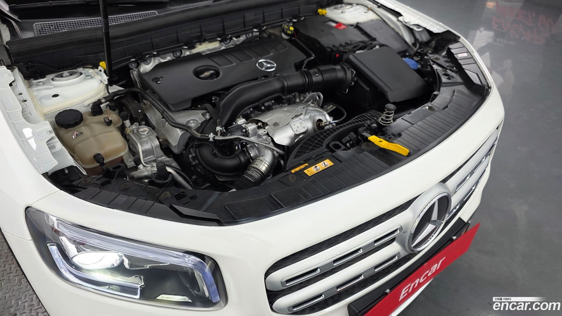 Main__Slider__Photo:GLB-Class Mercedes-Benz 2021.3-5