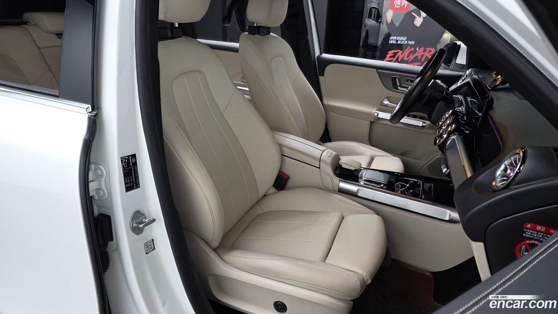 Main__Slider__Photo:GLB-Class Mercedes-Benz 2021.3-9