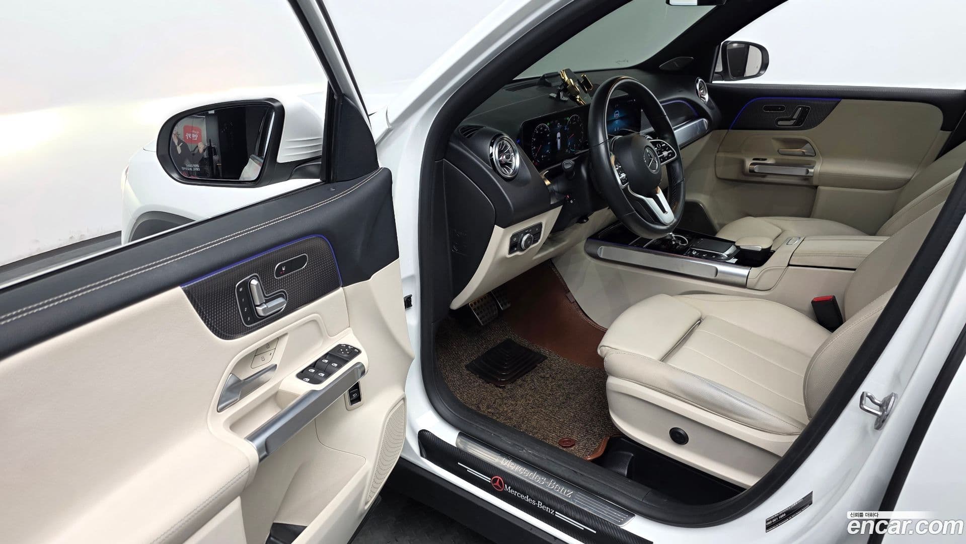 Main__Slider__Photo:GLB-Class Mercedes-Benz 2021.3-10