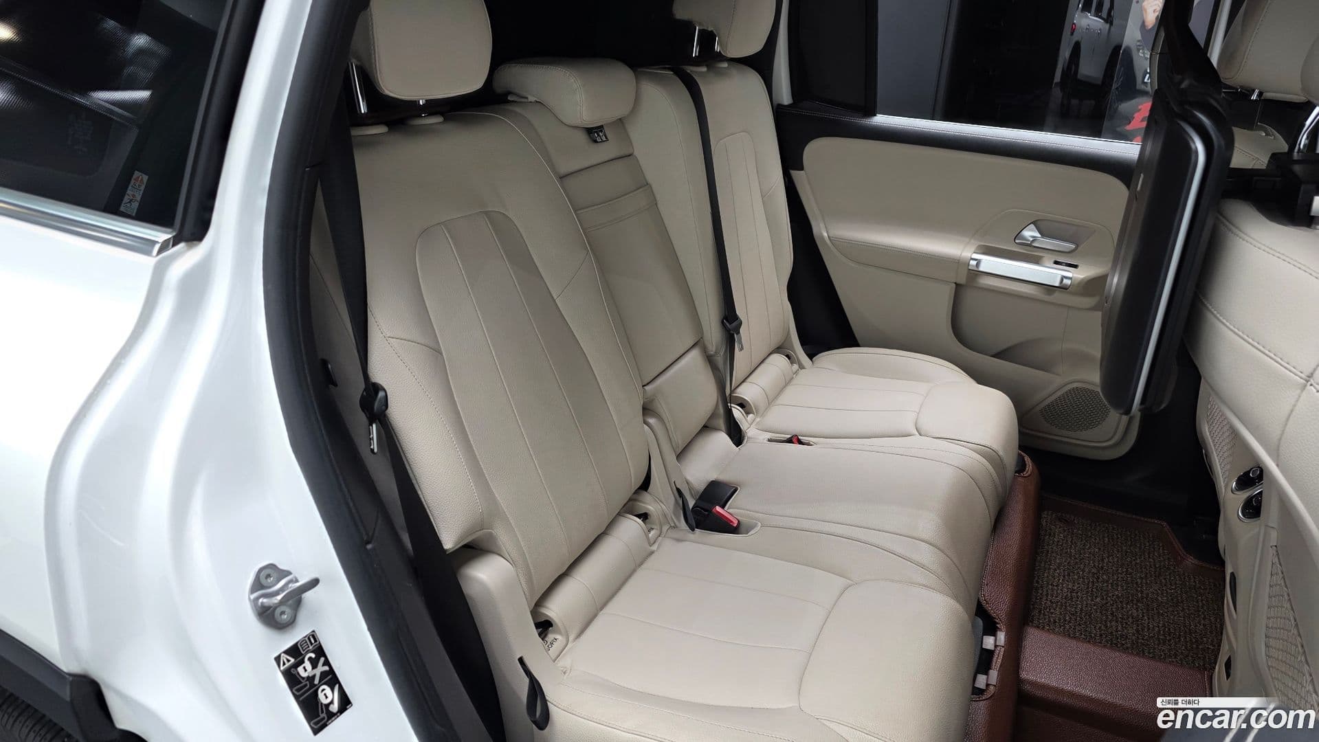 Main__Slider__Photo:GLB-Class Mercedes-Benz 2021.3-11