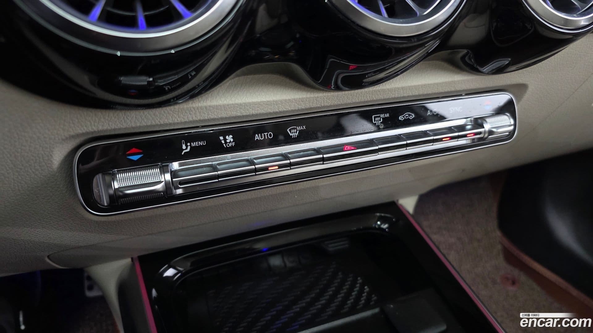 Main__Slider__Photo:GLB-Class Mercedes-Benz 2021.3-15