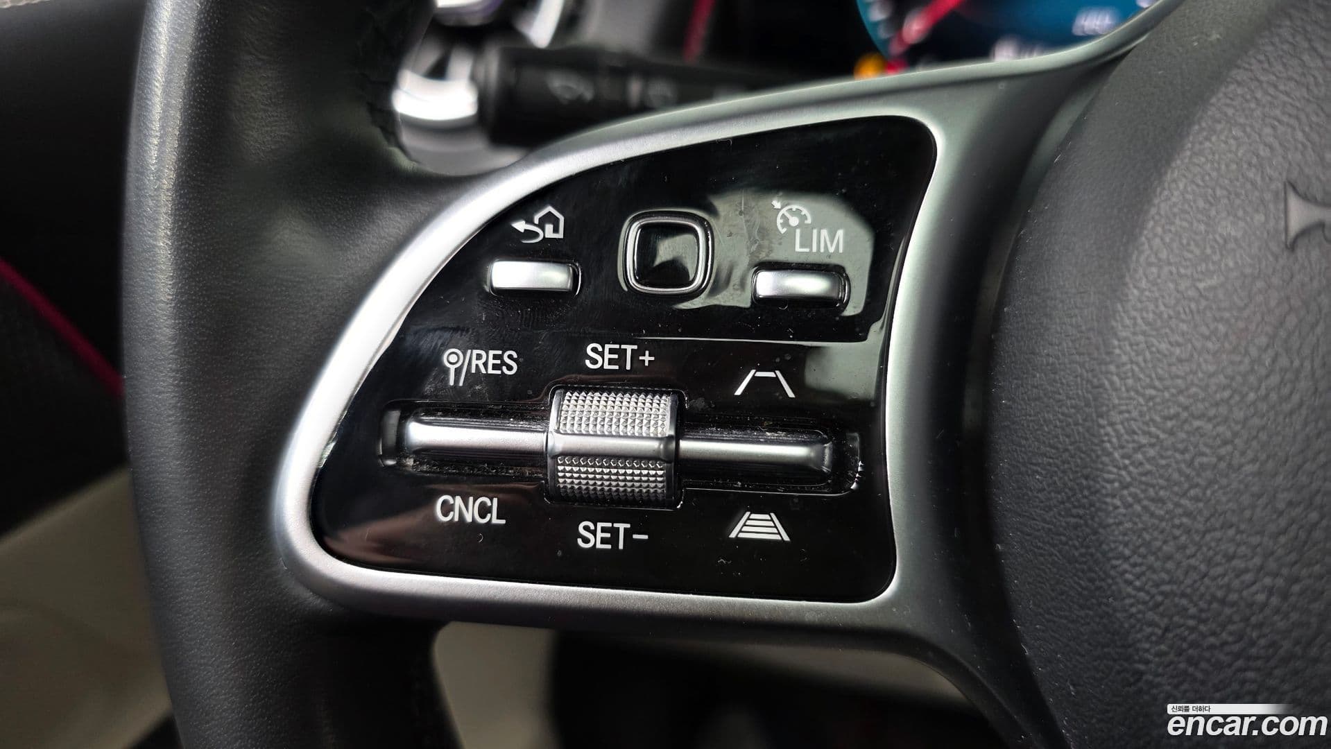 Main__Slider__Photo:GLB-Class Mercedes-Benz 2021.3-16