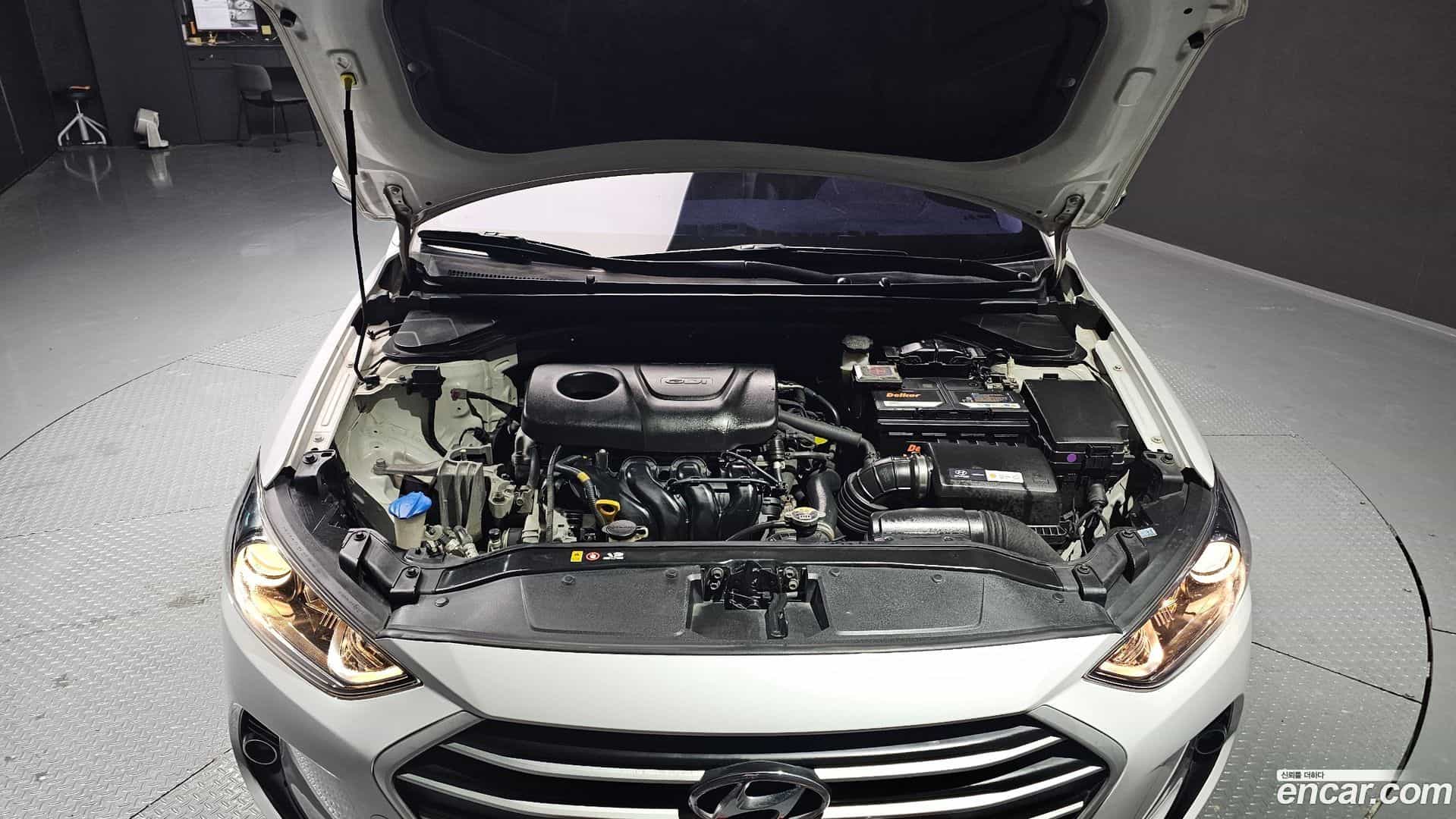 AVANTE Hyundai 2017.3-INNER-006