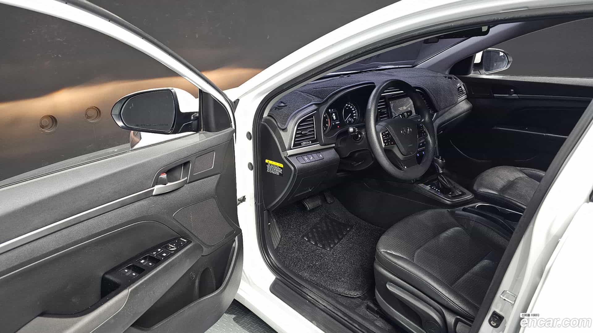 AVANTE Hyundai 2017.3-OPTION-015