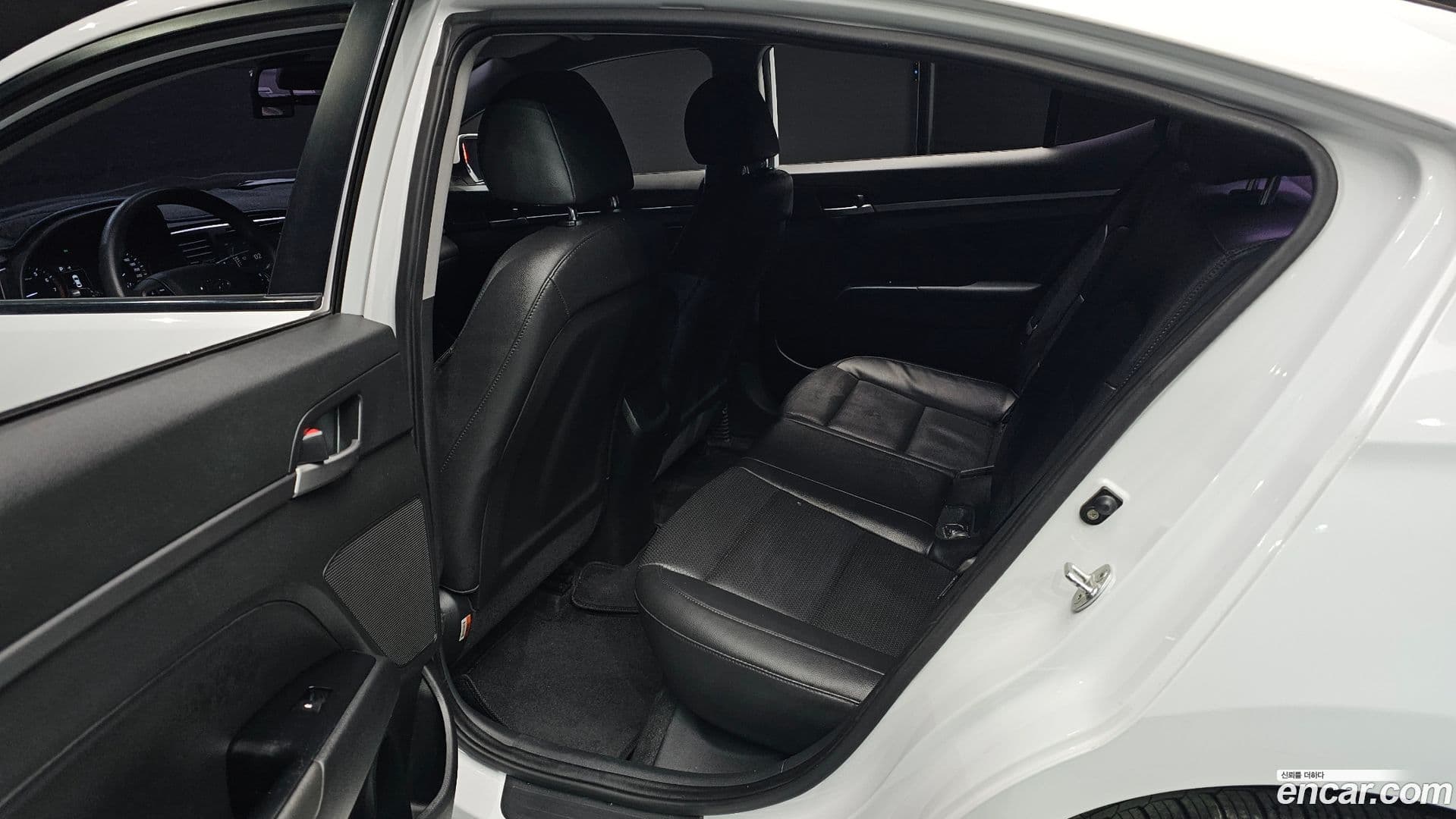 Main__Slider__Photo:AVANTE Hyundai 2017.3-11