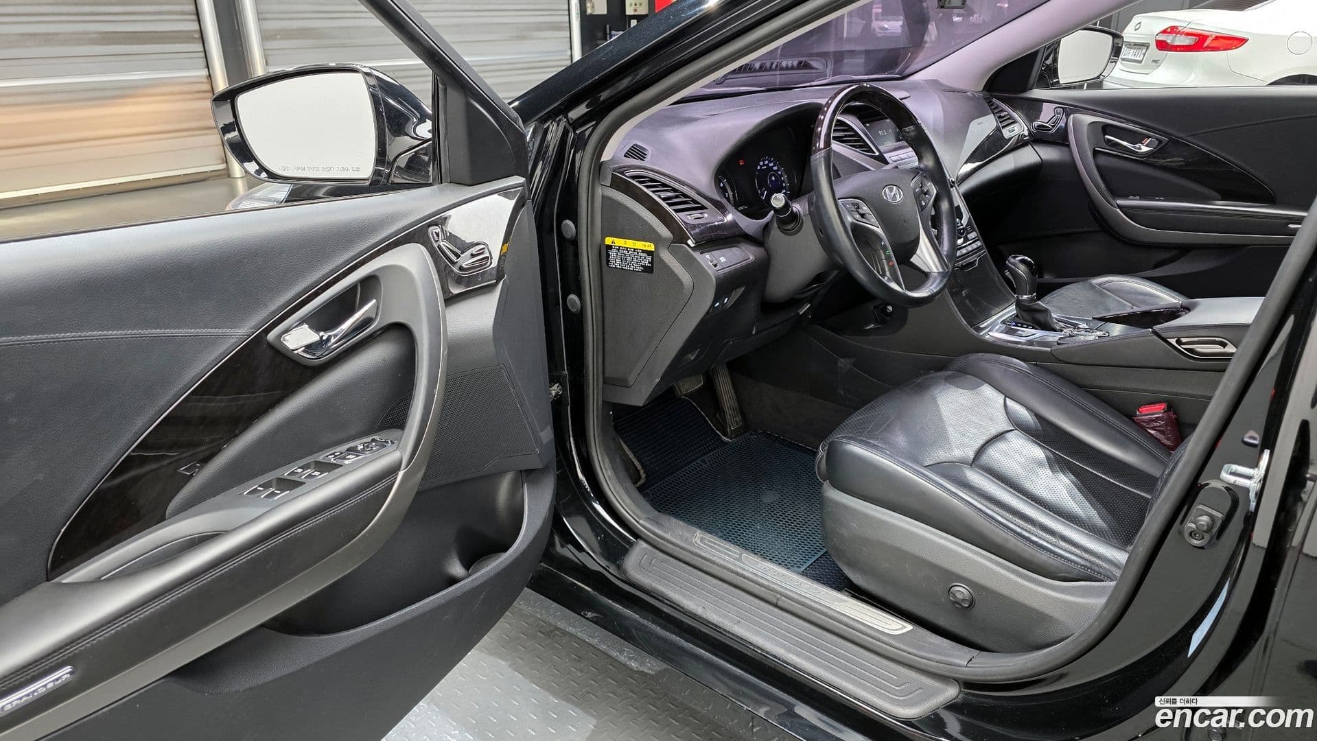 Main__Slider__Photo:Grandeur Hyundai 2016.5-10