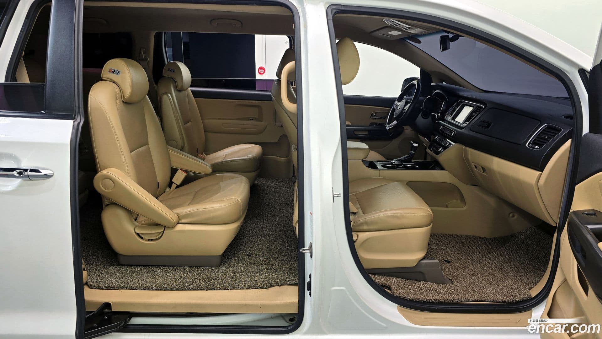 Main__Slider__Photo:Canival Kia 2018.3-9