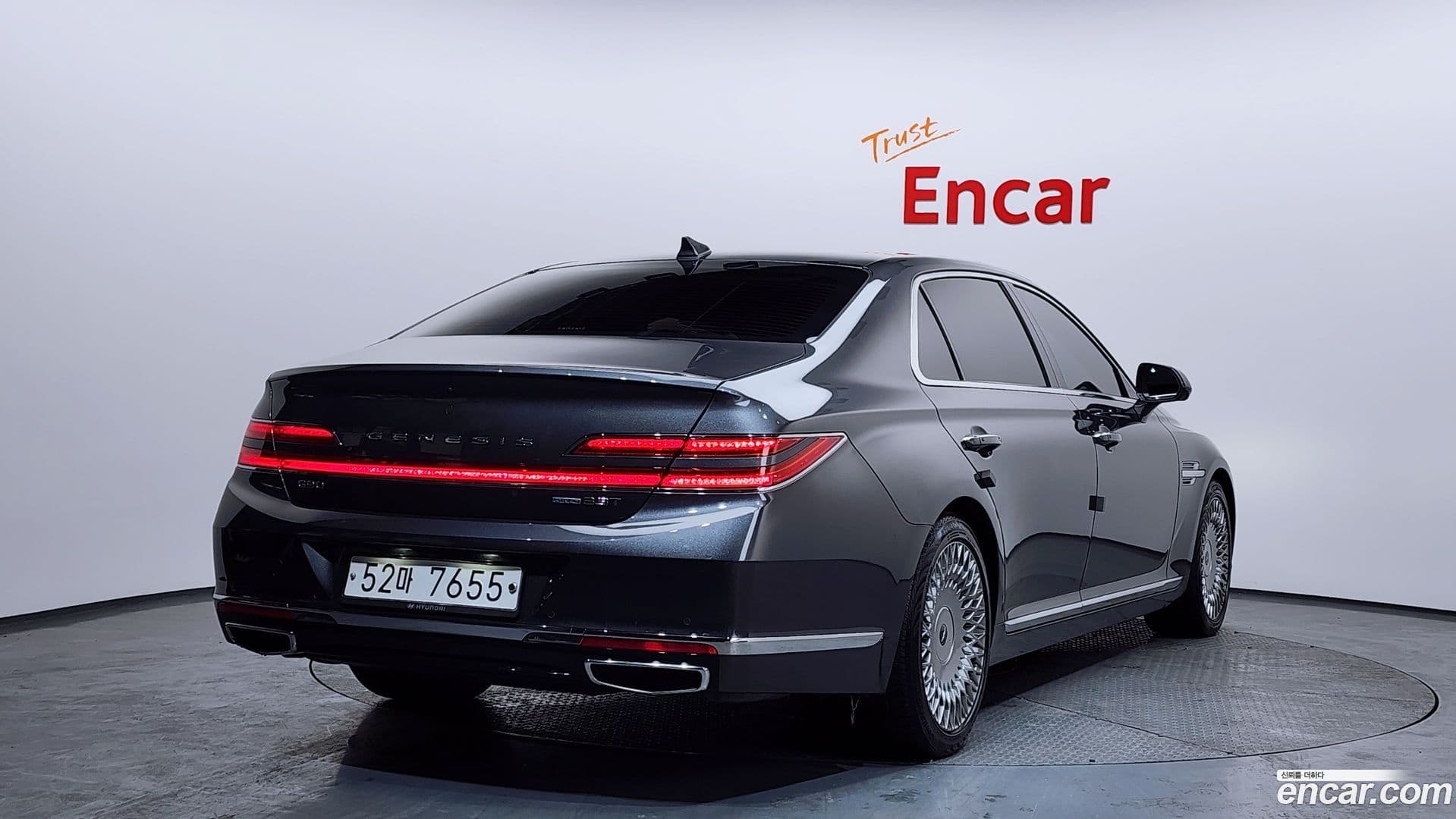 Main__Slider__Photo:G90 Genesis 2019.1-1