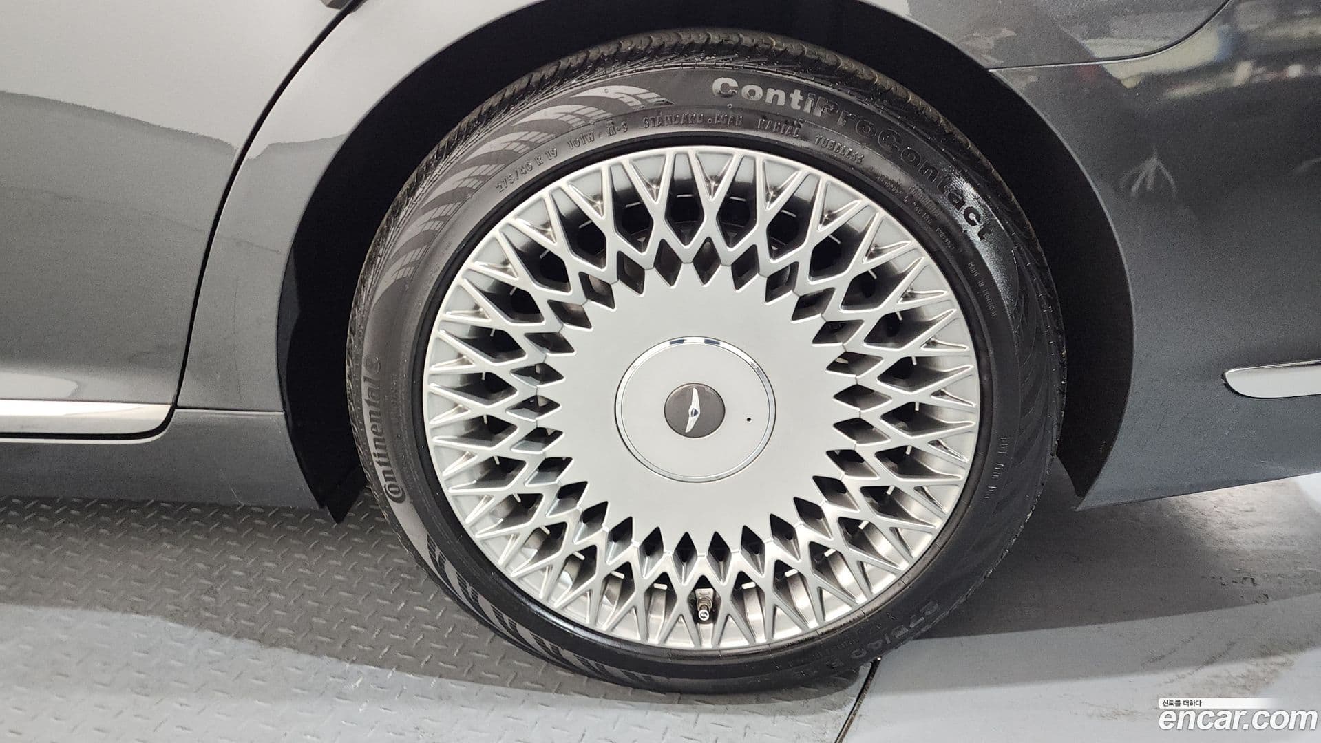 Main__Slider__Photo:G90 Genesis 2019.1-4