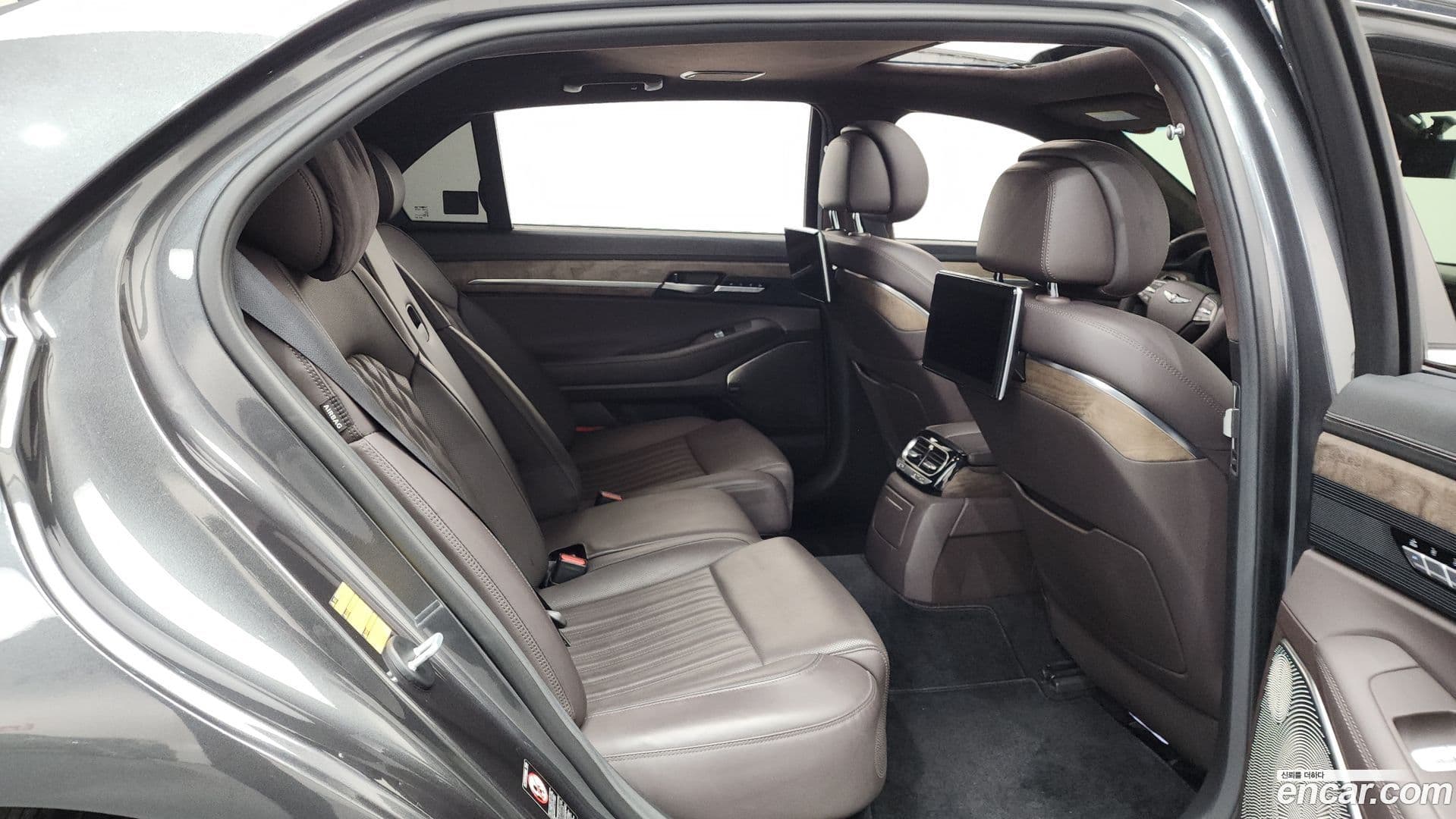 Main__Slider__Photo:G90 Genesis 2019.1-11