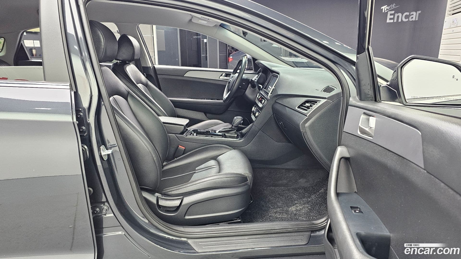 Main__Slider__Photo:Sonata Hyundai 2019.1-10