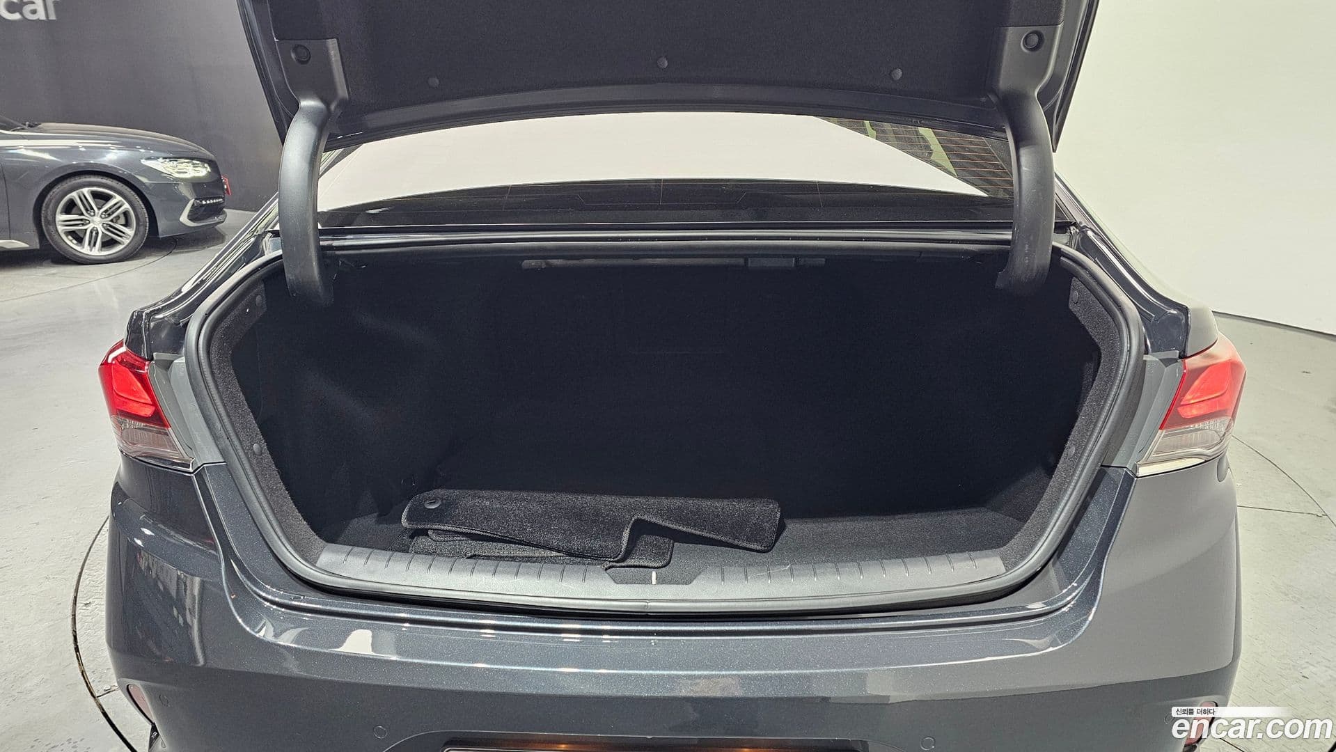 Main__Slider__Photo:Sonata Hyundai 2019.1-19