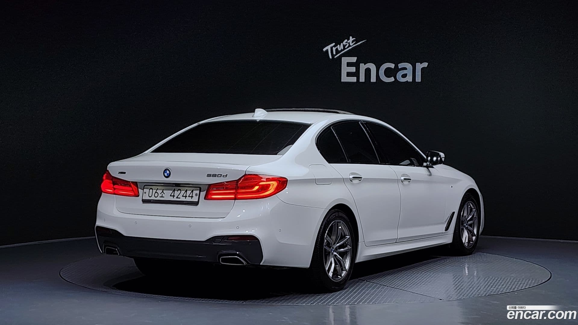 Main__Slider__Photo:5-Series BMW 2017.8-1