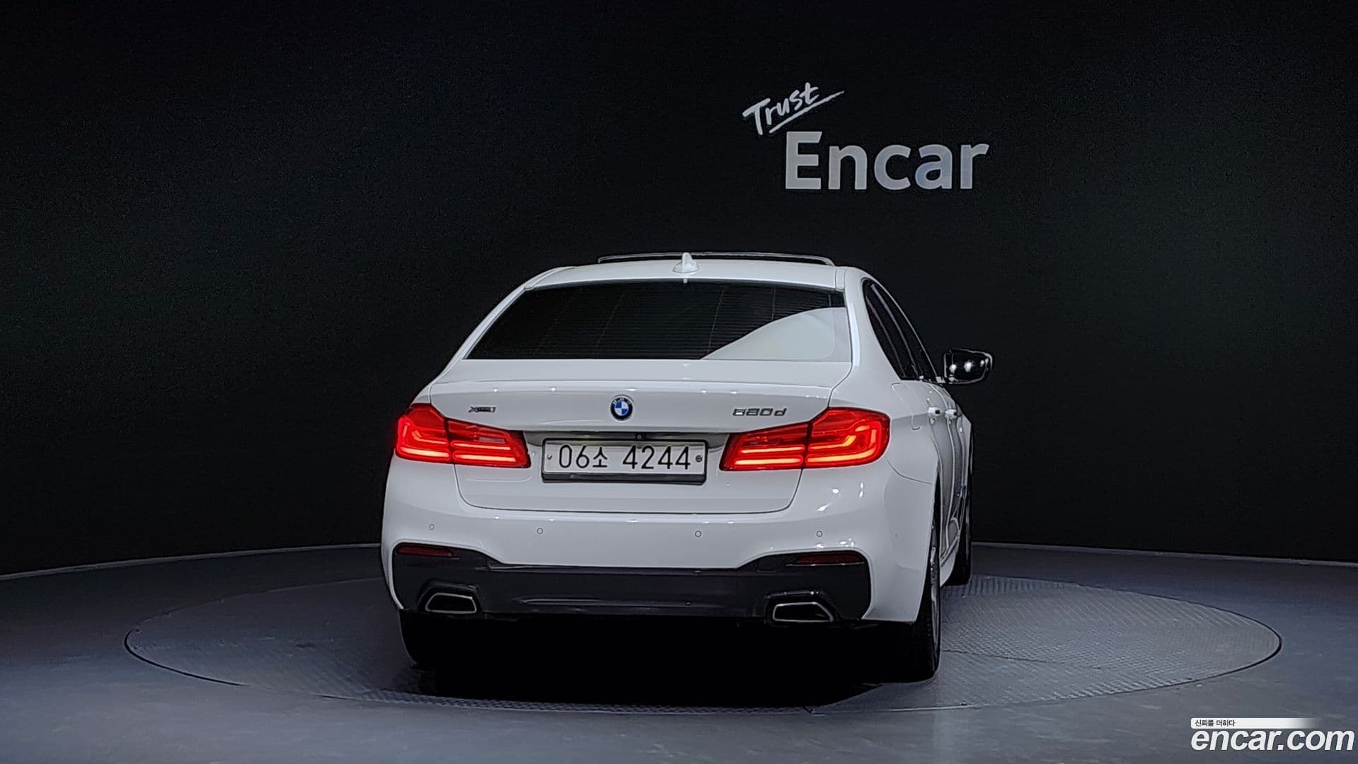 Main__Slider__Photo:5-Series BMW 2017.8-3